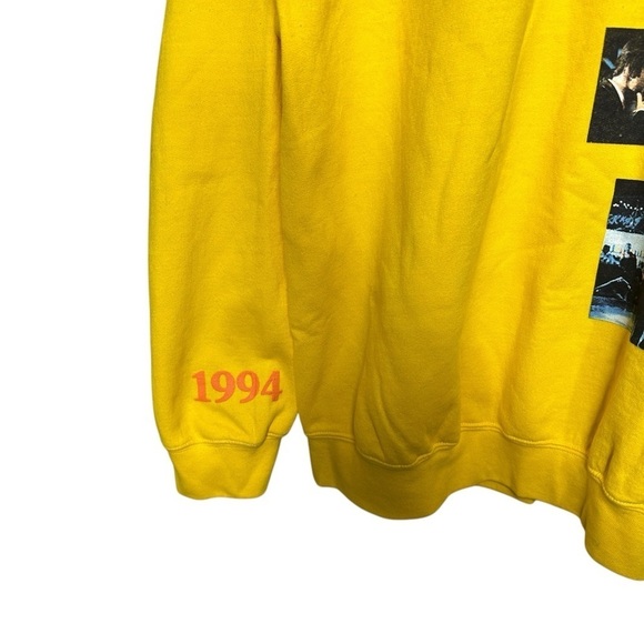 Pulp Fiction 90’s Movie Themed Pullover Yellow Sweatshirt Men’s Size Large - Picture 3 of 7